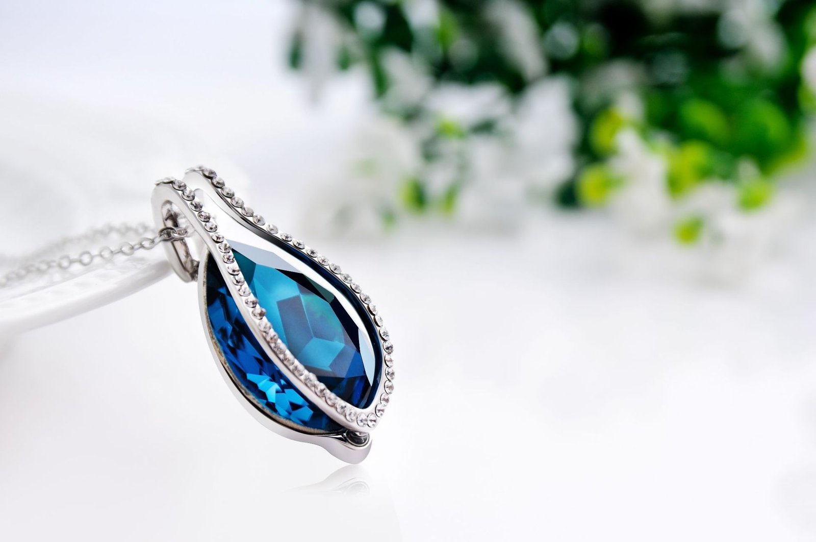 oval sea blue crystal necklace with pavé austrian crystal pendant choker oval sea blue crystal necklace with pavé austrian crystal pendant choker