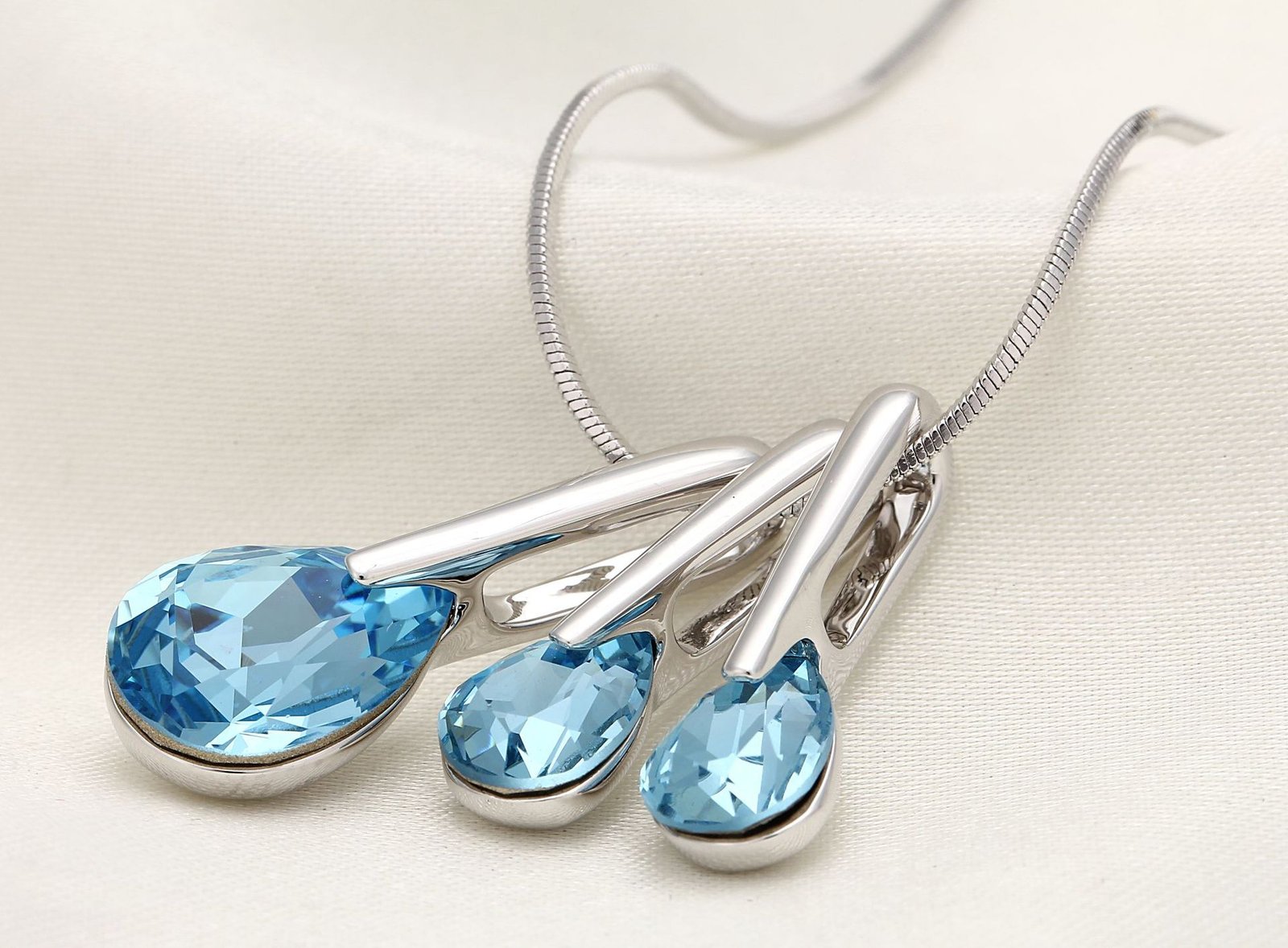 multi crystal pendant necklace austrian crystal necklace for women short clavicle chain multi crystal pendant necklace austrian crystal necklace for women short clavicle chain