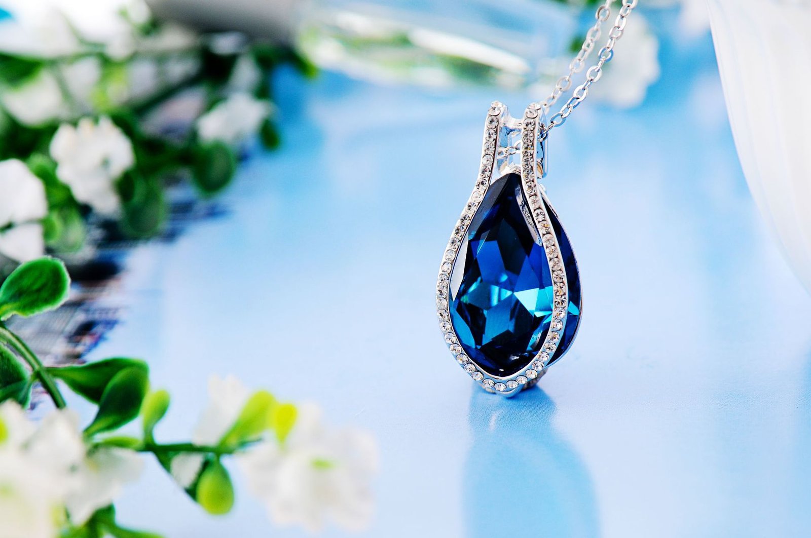oval sea blue crystal necklace with pavé austrian crystal pendant choker oval sea blue crystal necklace with pavé austrian crystal pendant choker