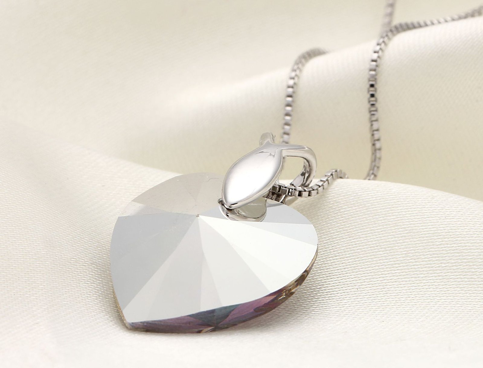 ocean heart crystal pendant necklace stylish sweet collarbone chain ocean heart crystal pendant necklace stylish sweet collarbone chain